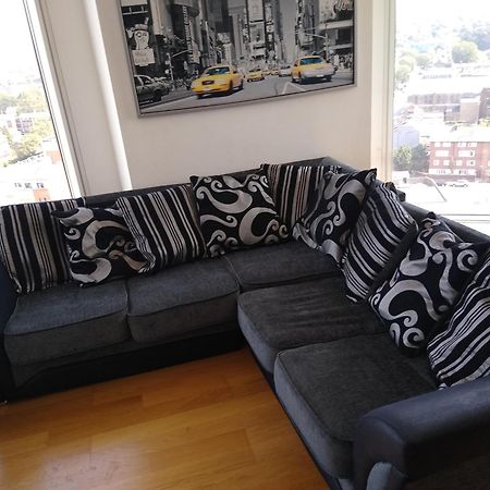 Room In Luxurious Penthouse Apartment Лондон Экстерьер фото