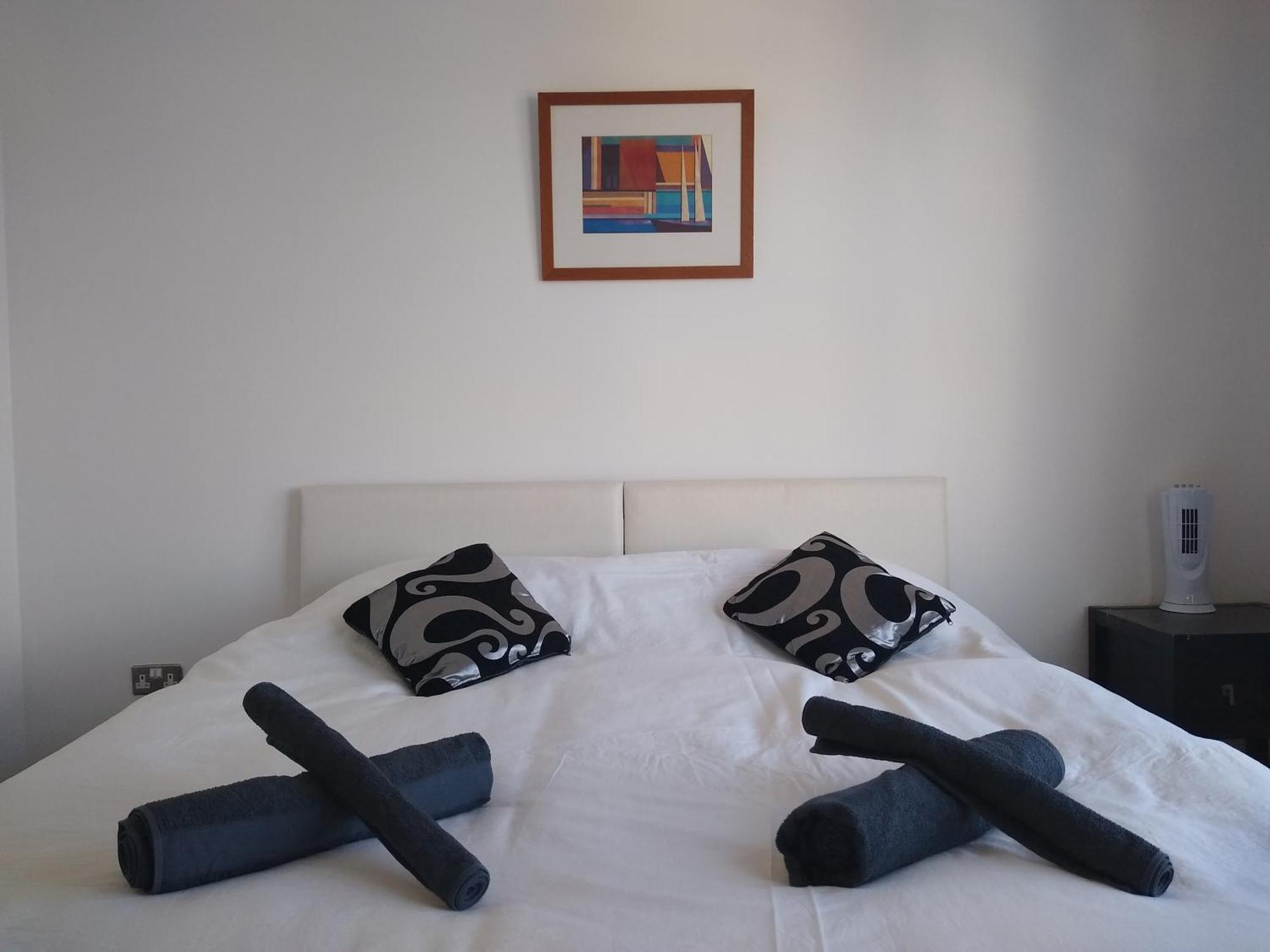 Room In Luxurious Penthouse Apartment Лондон Экстерьер фото